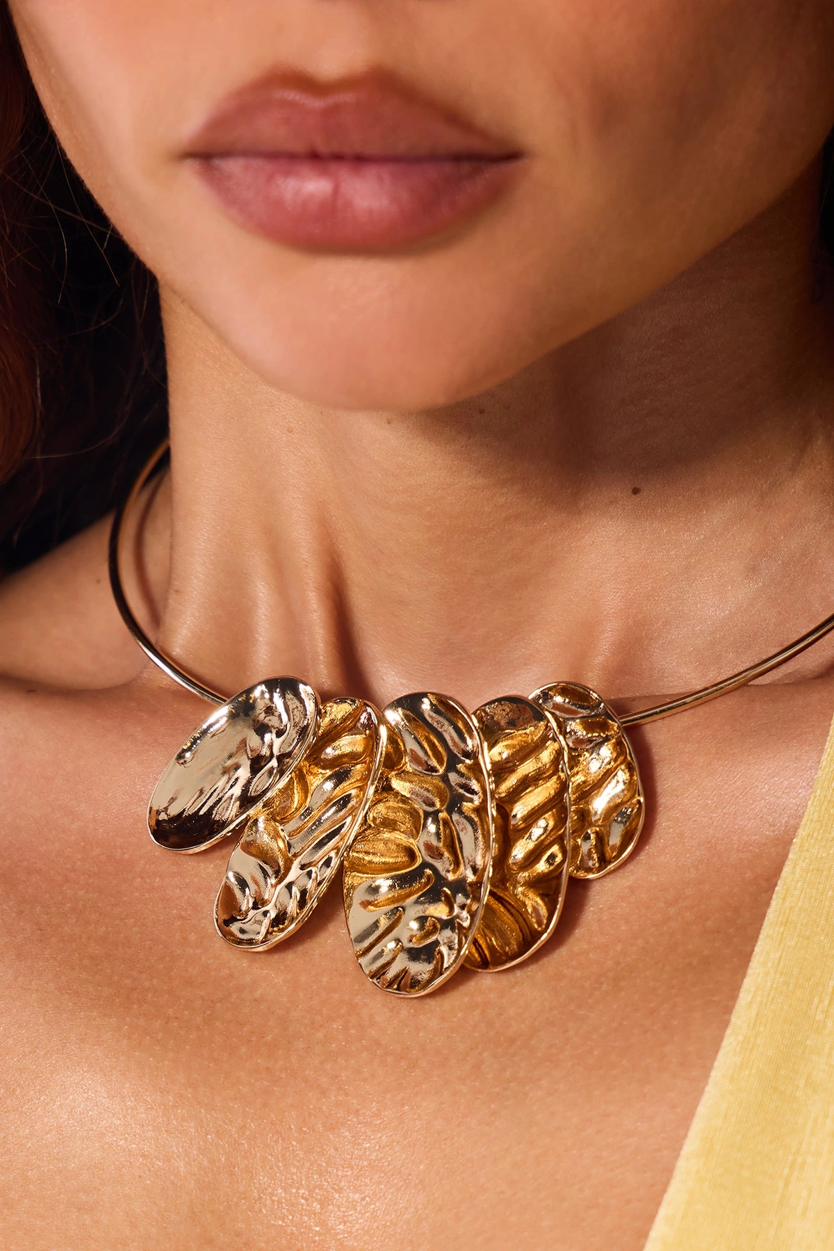 Paradise Shield Hardware Necklace - Gold — Dourado