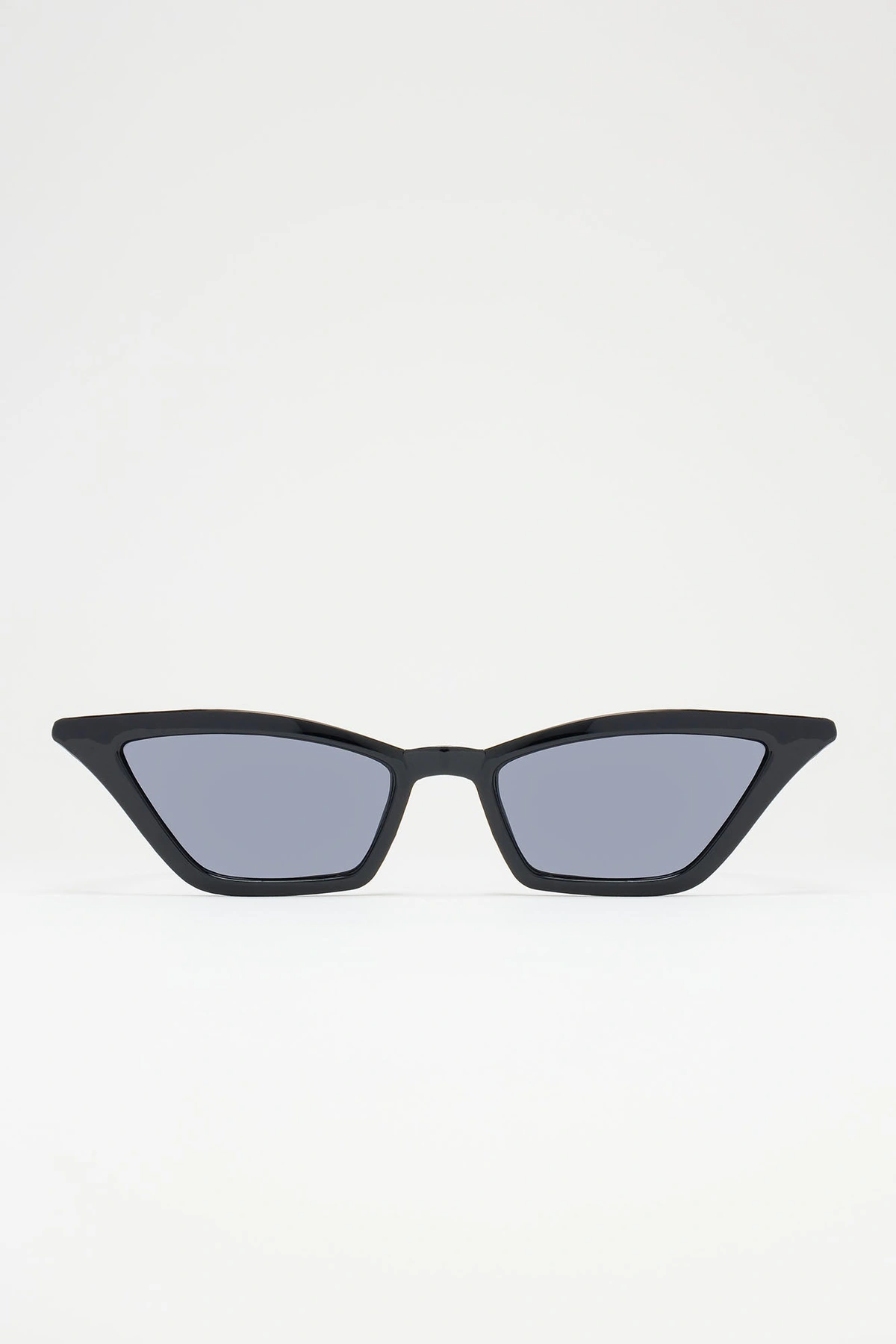 Outsmarting You Sunglasses - Black — Preto