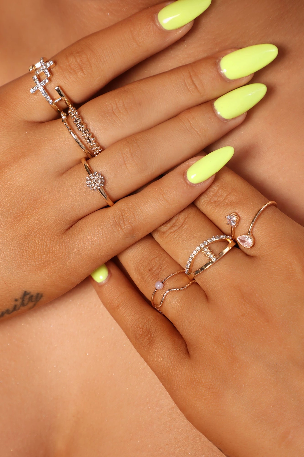 Simply Beautiful 9 Piece Ring Set - Gold — Dourado