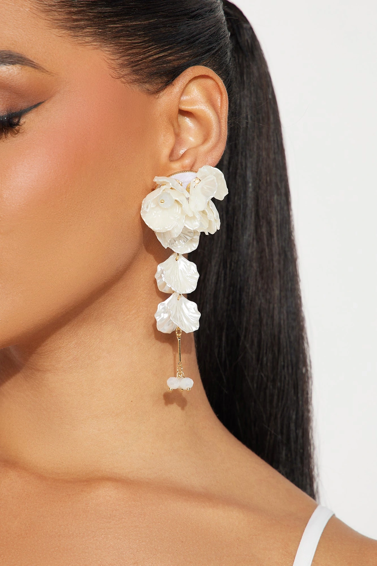 The Dreamiest Bouquet Earrings - White — Branco