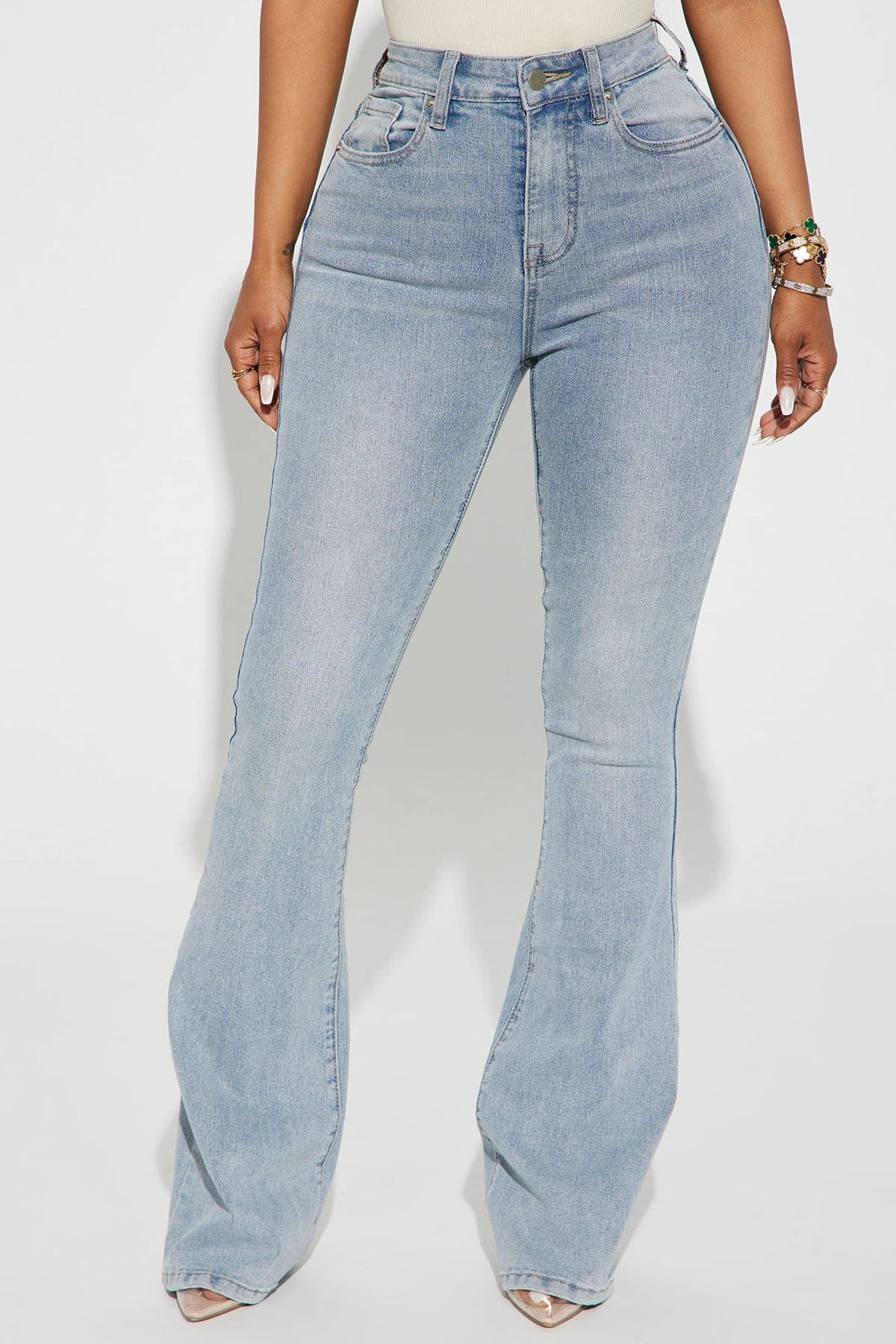 San Diego Sculpting Stretch Flare Jeans - Light Wash — Ganga de lavagem clara