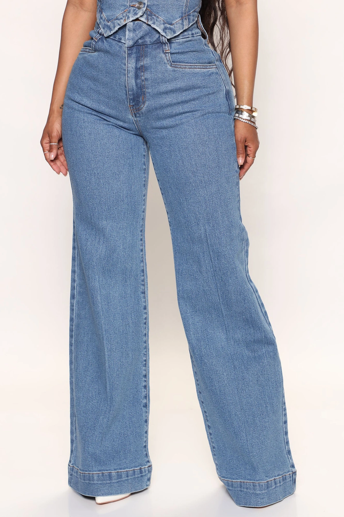 Western Showdown Trouser Flare Jeans - Medium Wash — Ganga de lavagem média