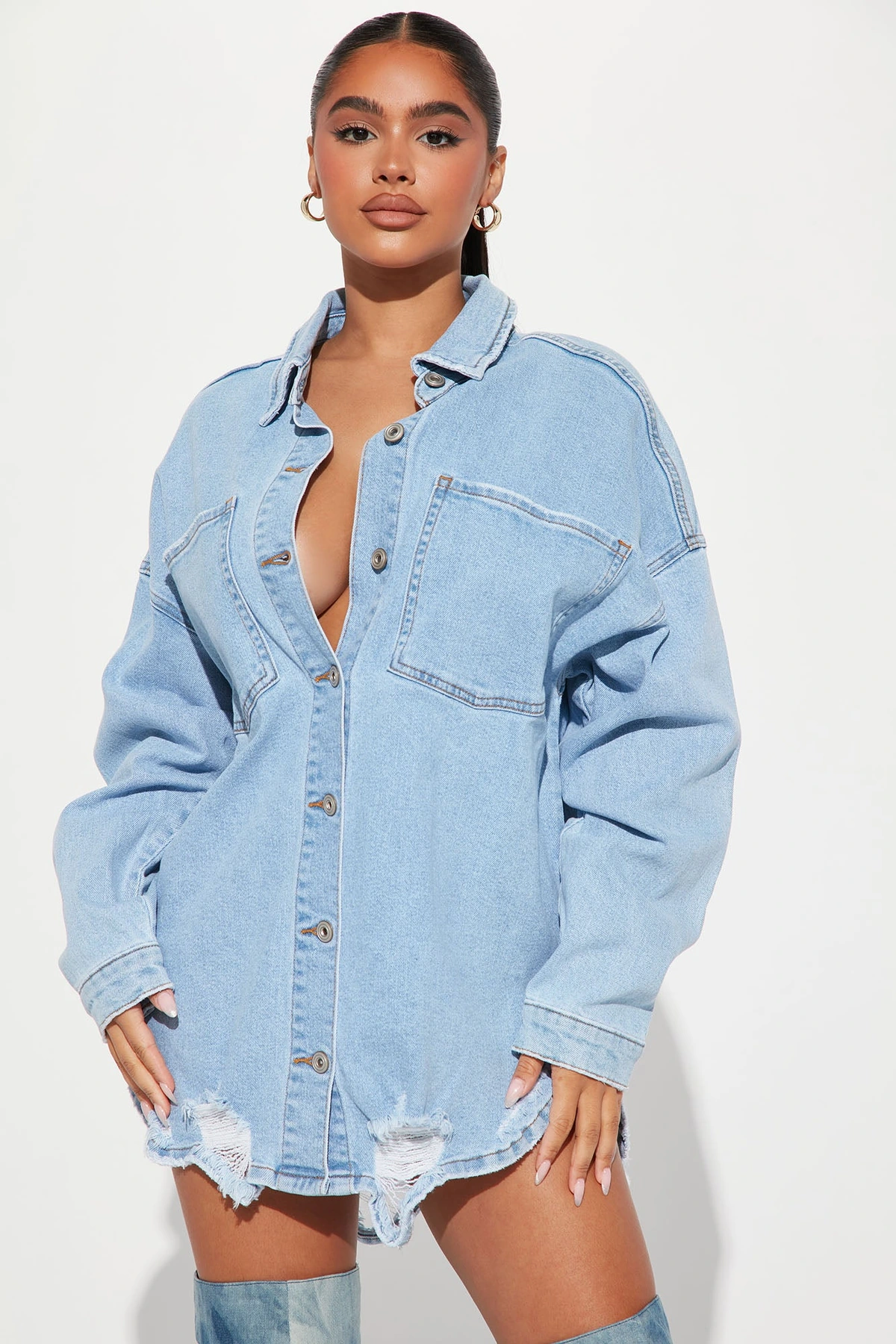 Had Me At Hello Denim Shacket - Light Wash — Ganga de lavagem clara