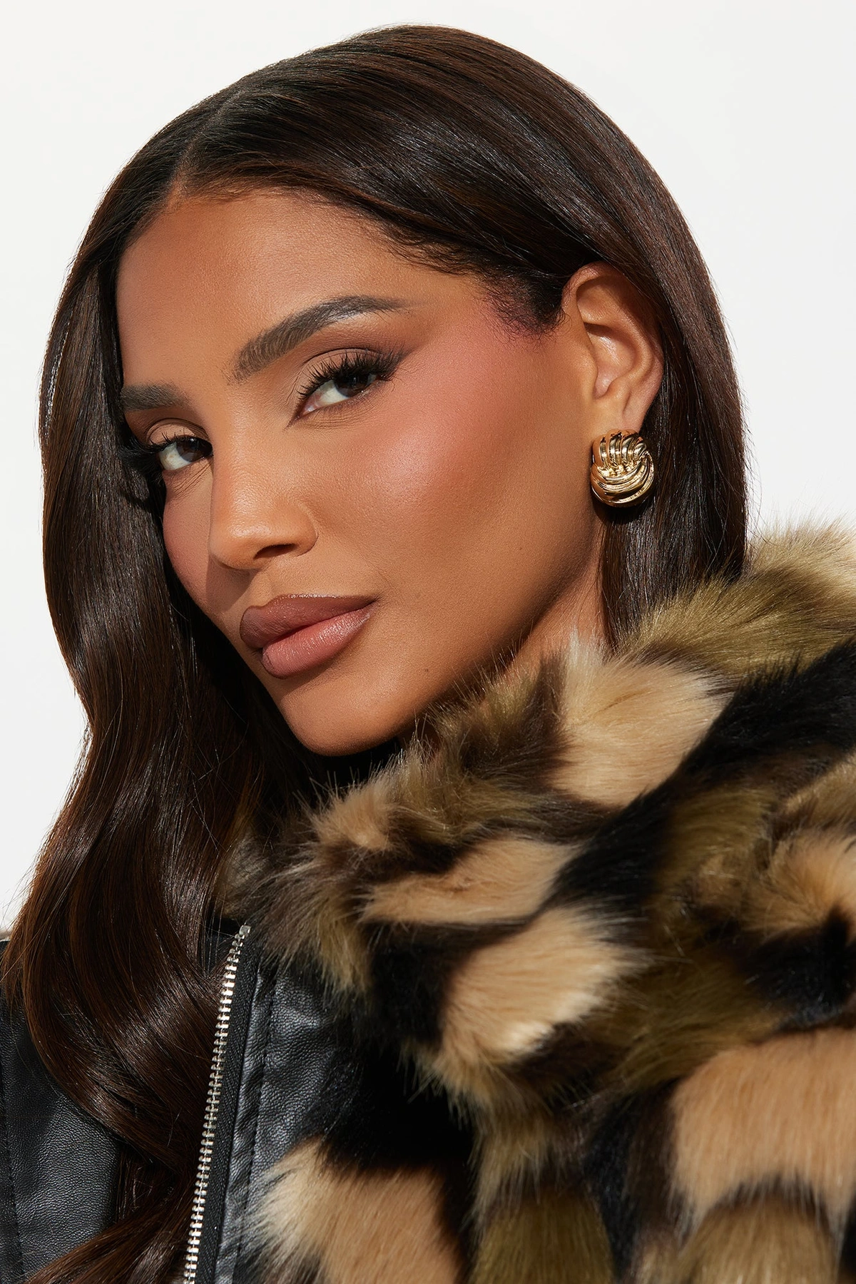 Chic Lifestyle Earrings - Gold — Dourado