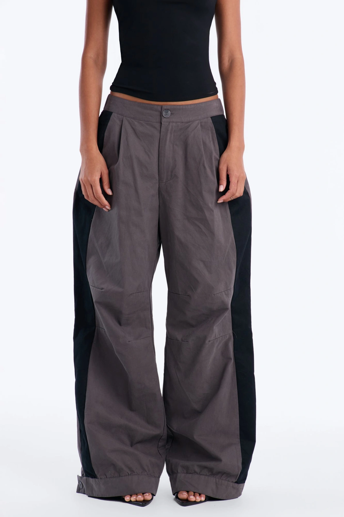 Zuri Mid Rise Colorblock Wide Leg Pant 32″ - Charcoal/combo — Cinzento-escuro/combinação