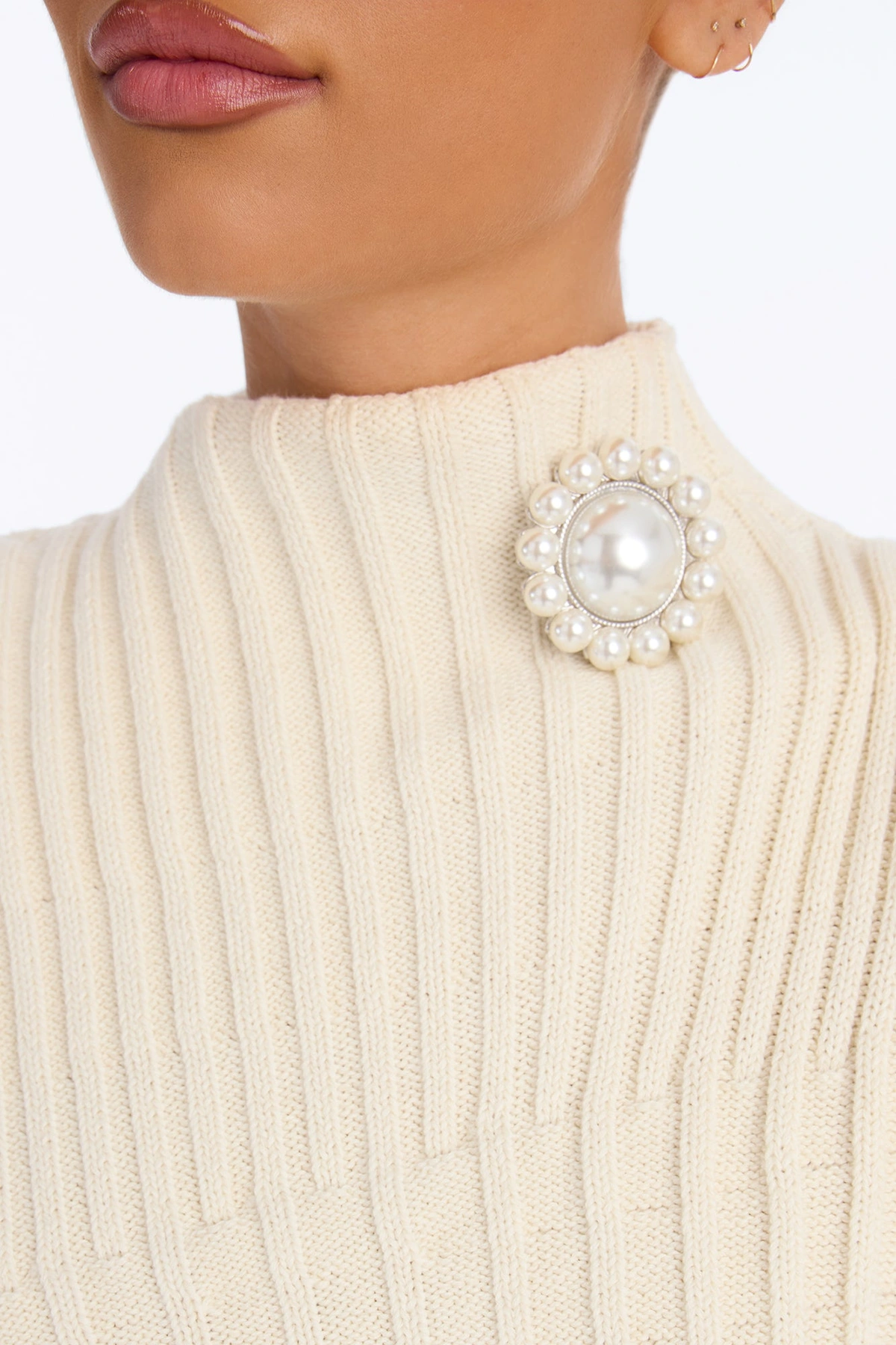 Pearly Things Brooch - White/Silver — Branco/Prateado