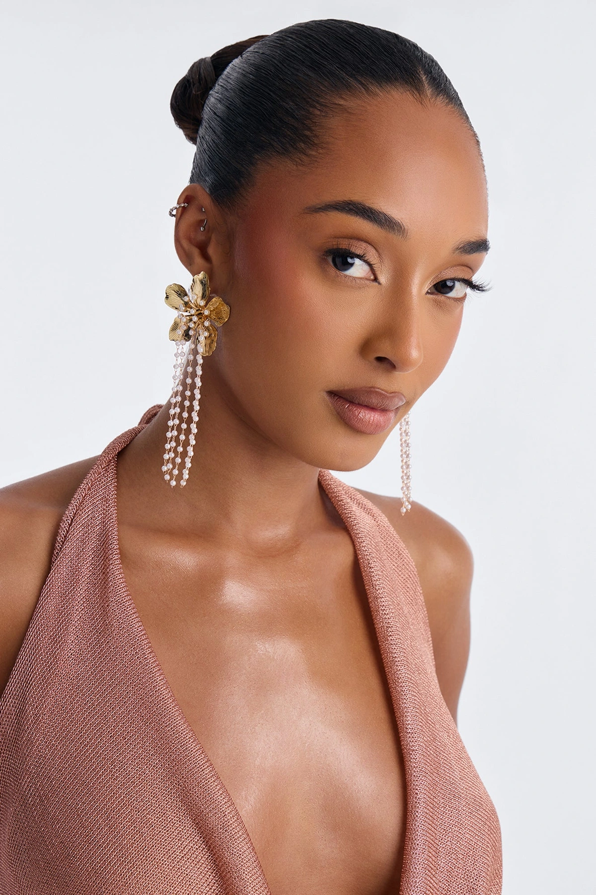 Pearl Kissed Petal Drop Earrings - Gold — Dourado