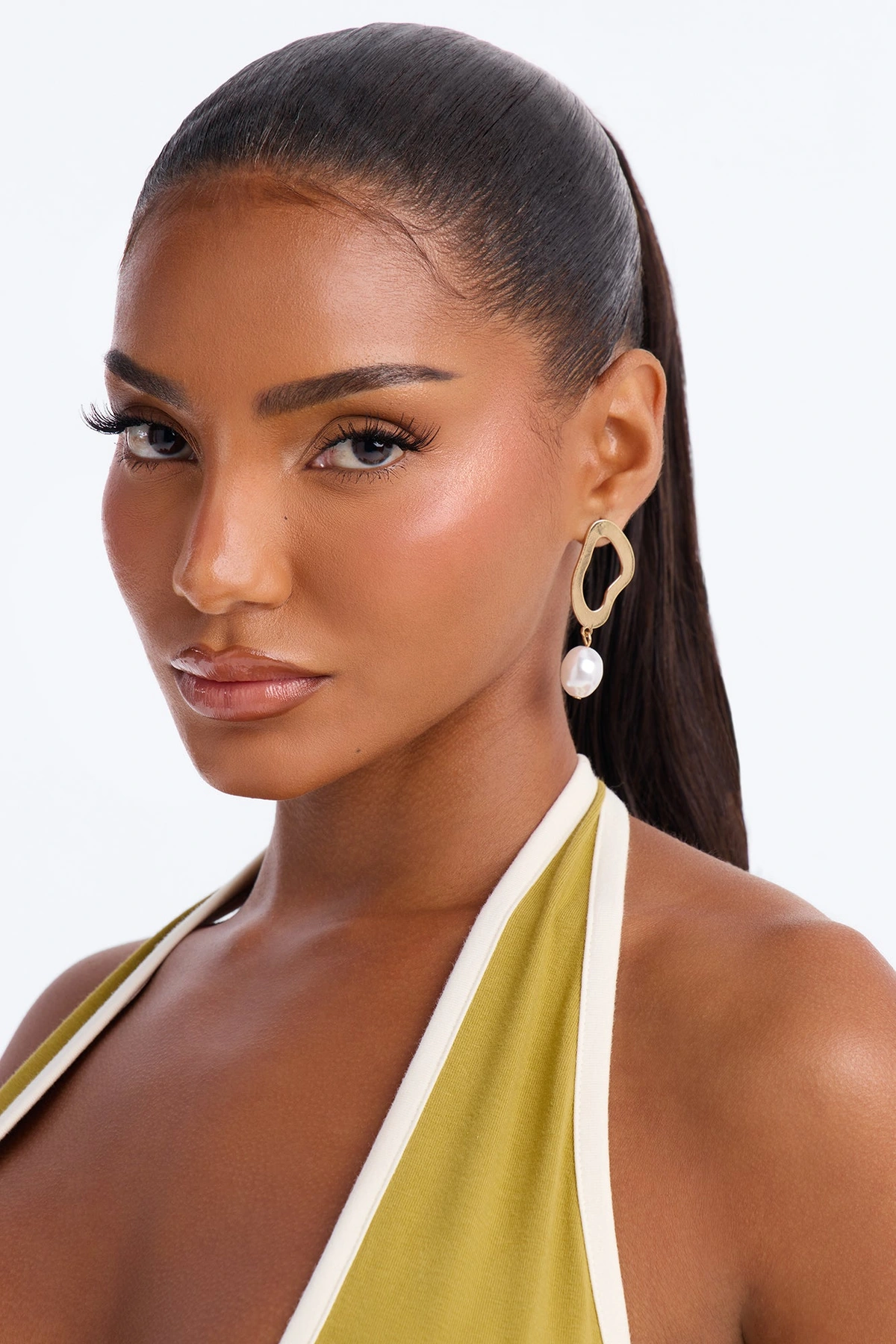 Noctura Pearl Drop Earrings - Gold — Dourado