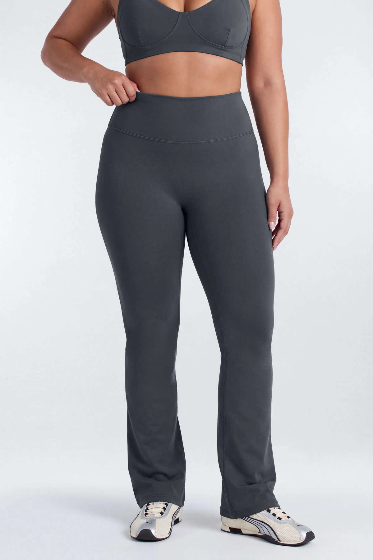 CloudForm™ 32″ Flare Legging - Carbon — Carbon