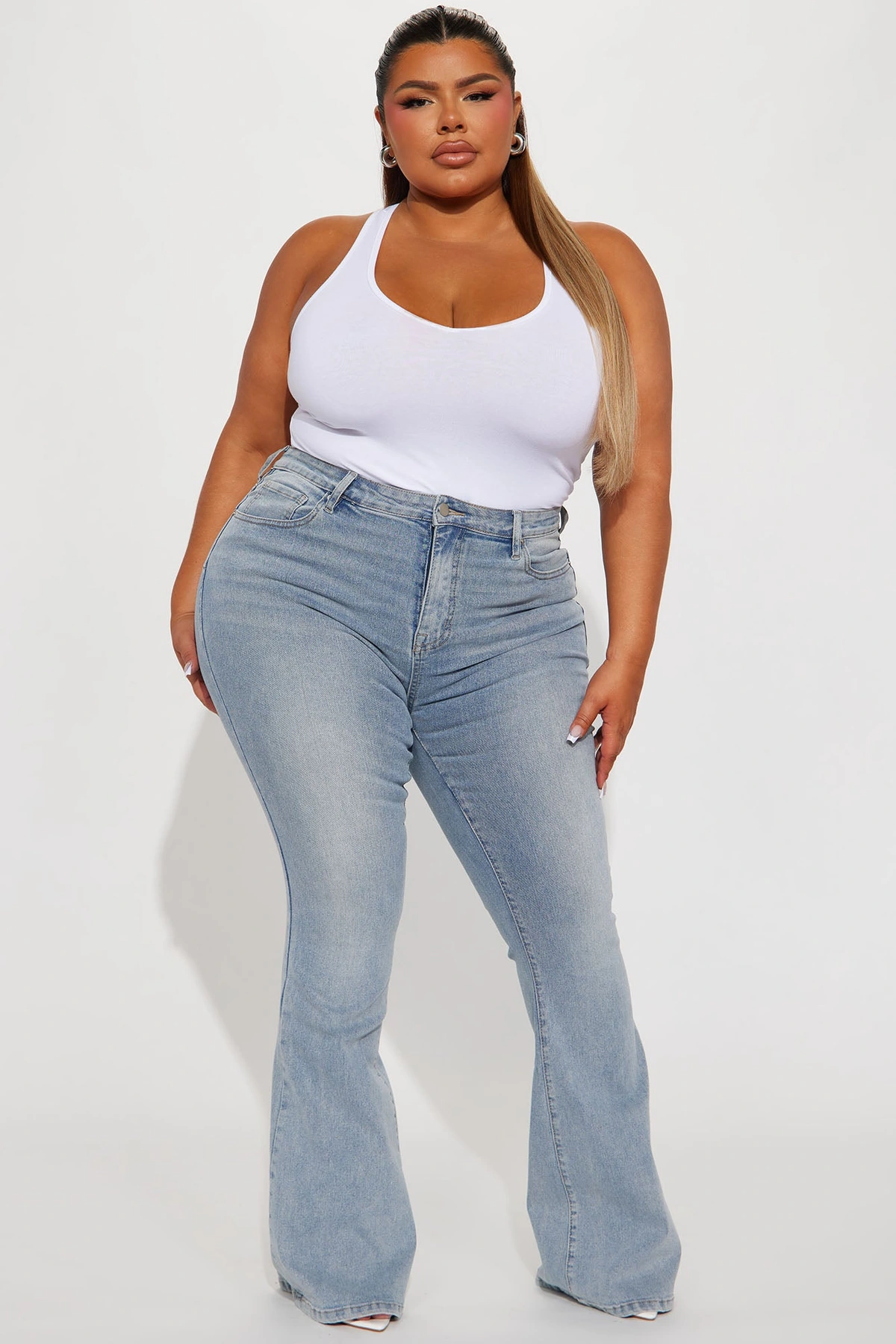 San Diego Sculpting Stretch Flare Jeans - Light Wash — Ganga de lavagem clara