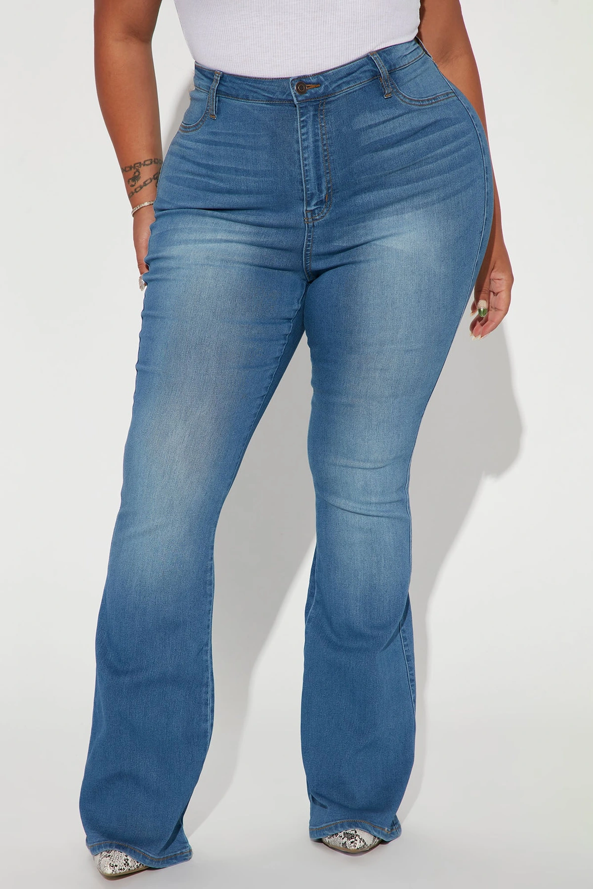 Deep In My Soul Flare Jeans - Light Wash — Ganga de lavagem clara