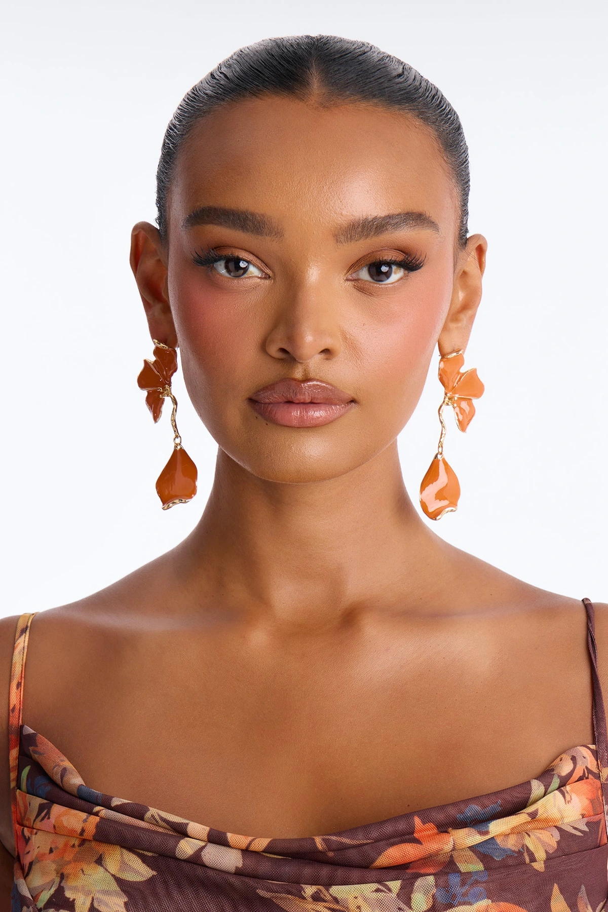 Falling Petal Love Earrings - Gold/Brown — Dourado/Castanho