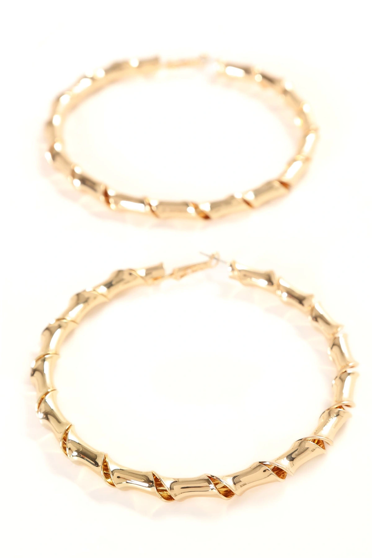 Leave The Attitude Behind Hoop Earrings - Gold — Dourado