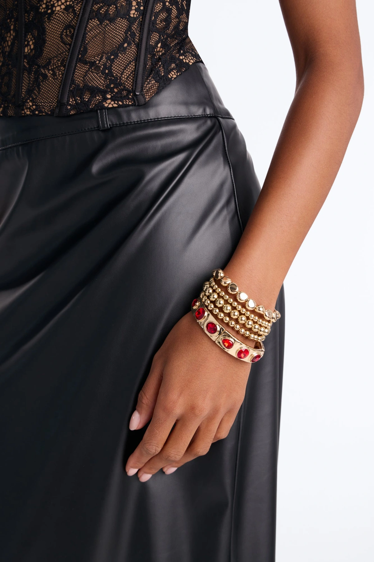 Under The Shade 5 Piece Bracelet Set - Gold/Red — Dourado/Vermelho