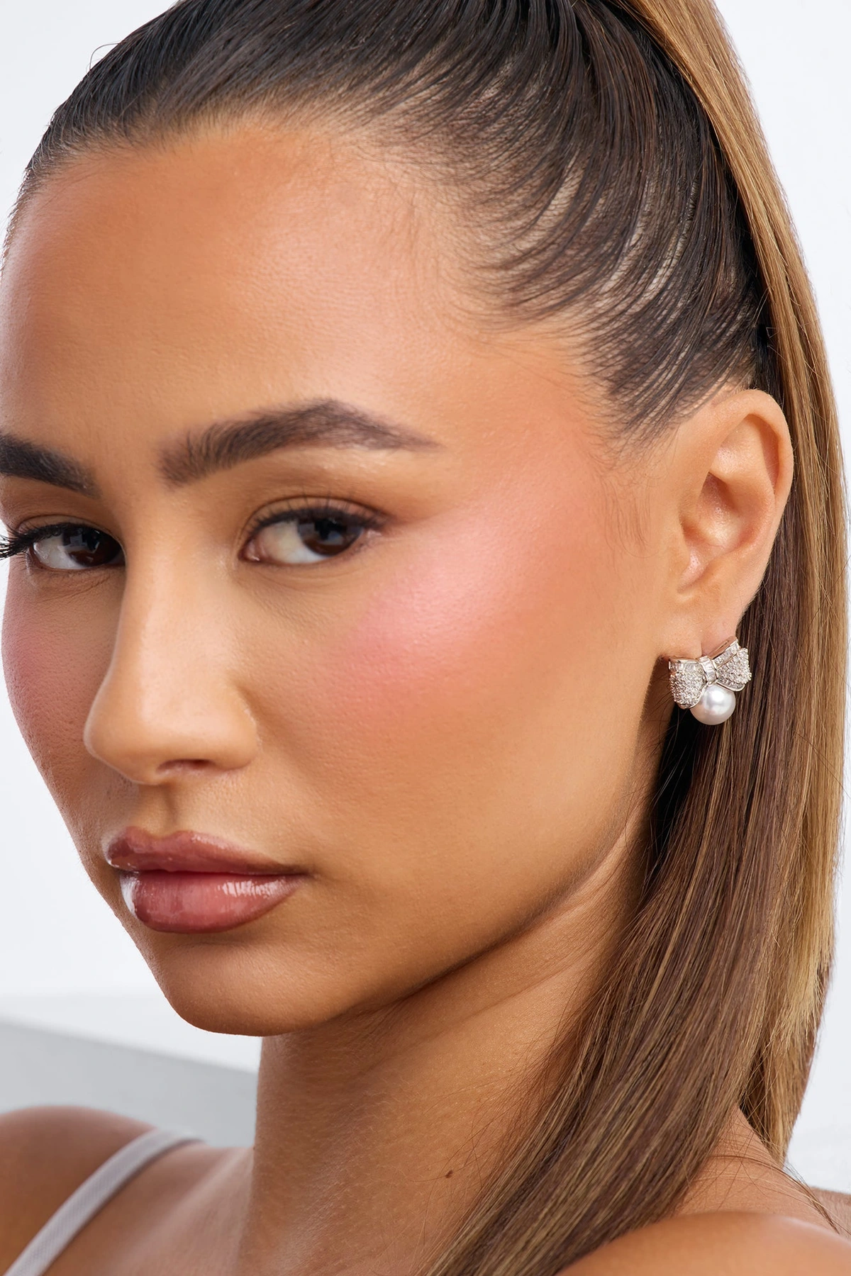 Wrapped In Sparkle Stud Earrings - Silver — Prateado