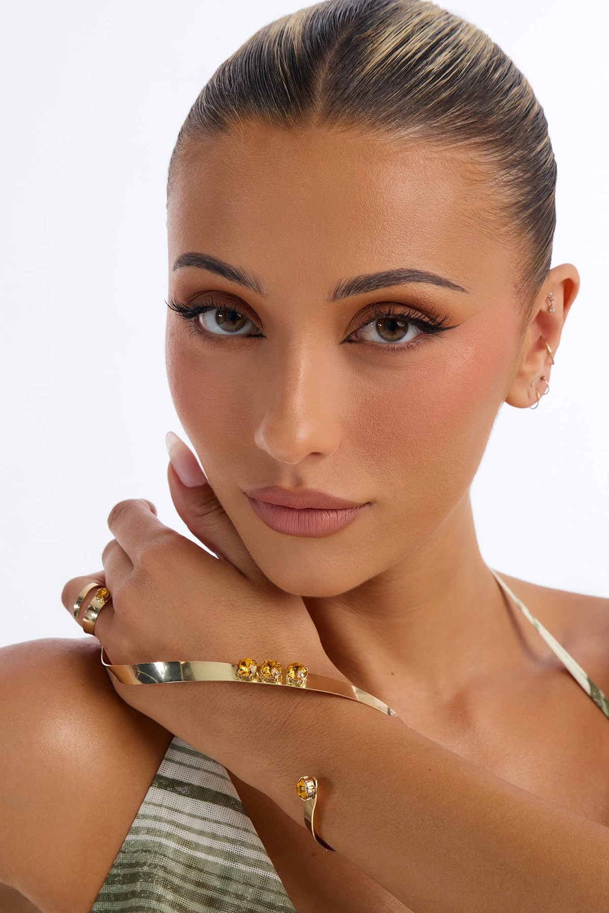 Jeweled Up Hand Chain - Gold/Yellow — Dourado/Amarelo