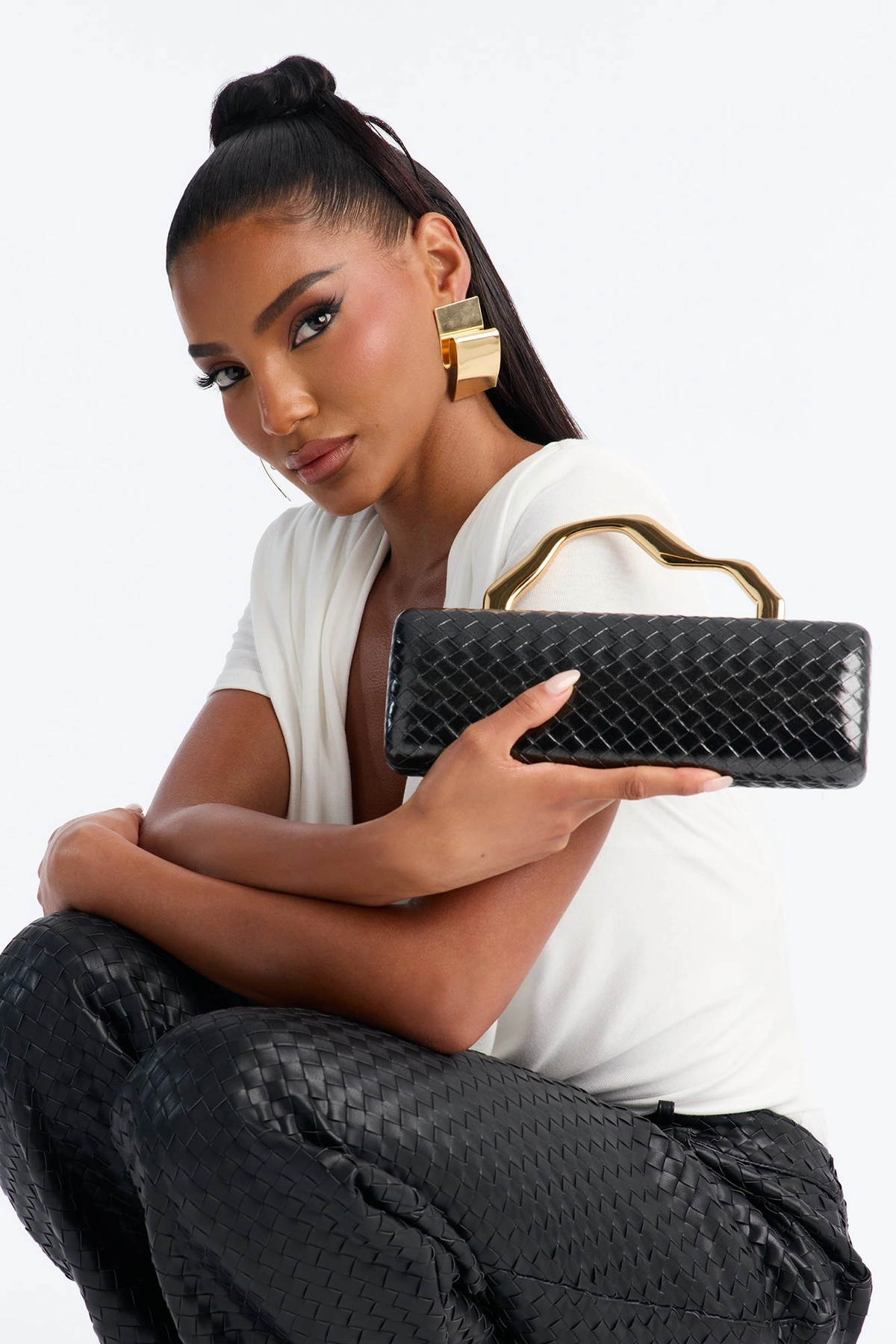 Deco Woven Faux Leather Clutch - Black — Preto