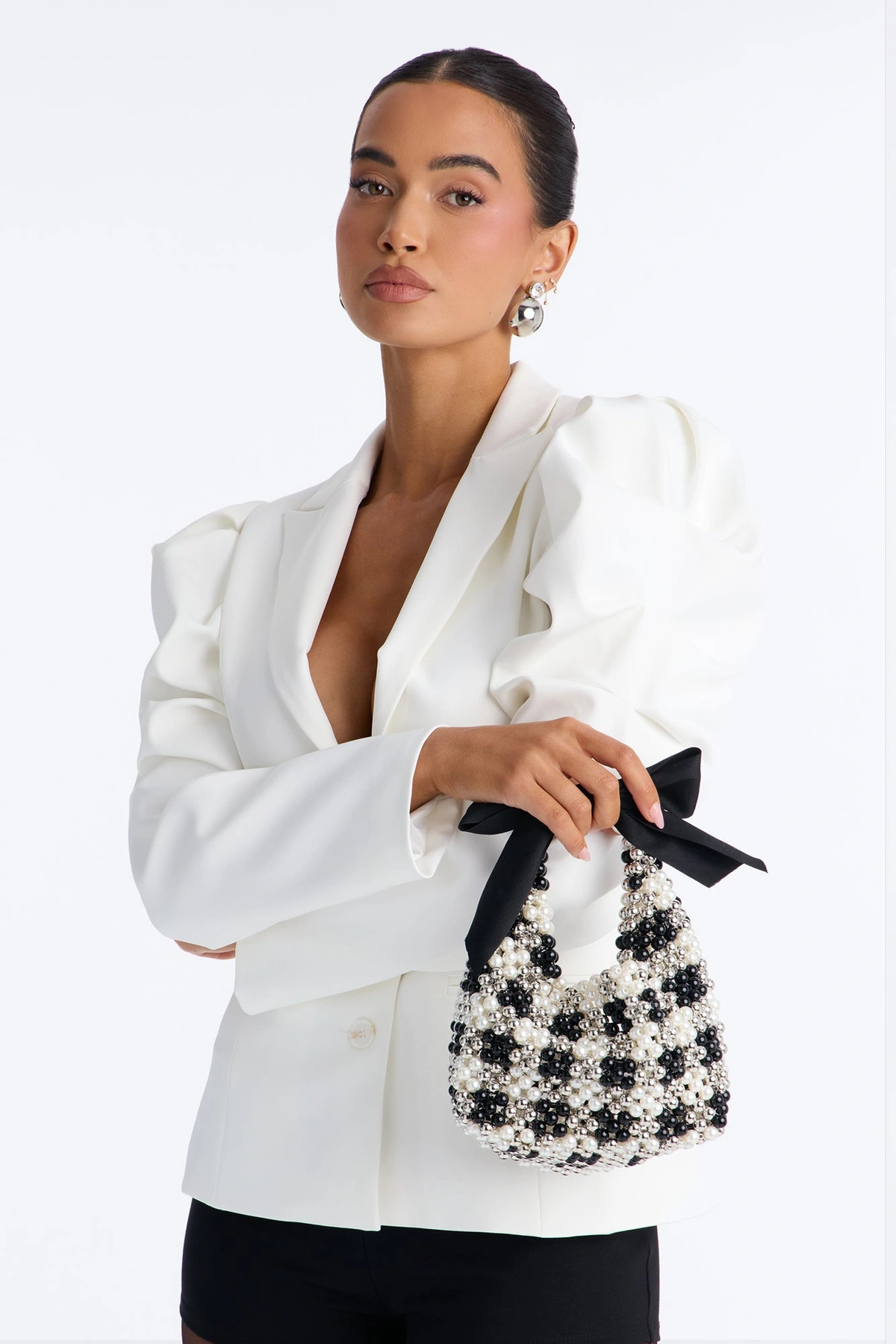 Queen's Gambit Beaded Crossbody Handbag - Black/White — Preto/Branco